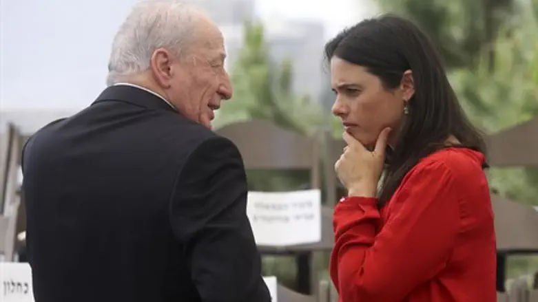 היועץ המשפטי לא מכיר את התקשי"ר? וינשטיין עם השרה שקד