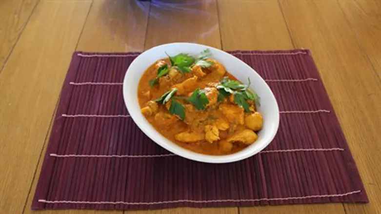 Chicken in Cashew Nut Sauce