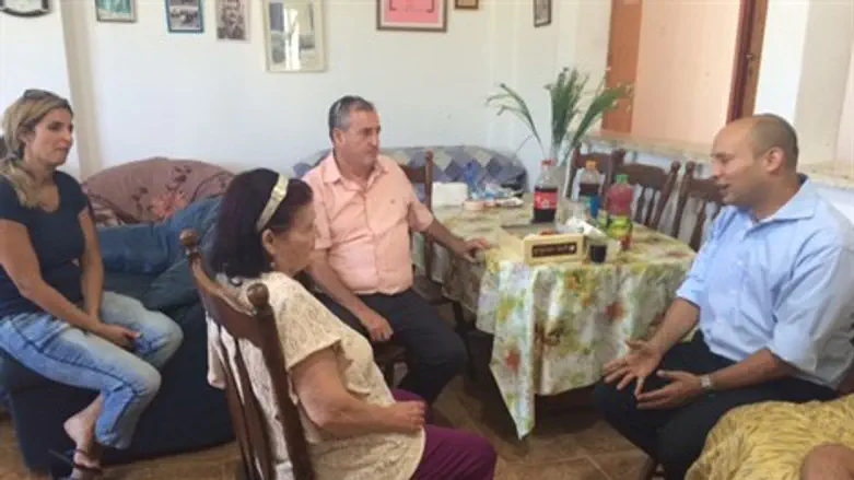 בנט בבית המשפחה