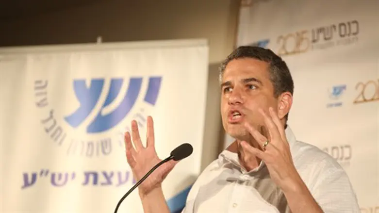 מלחמה של מעטים מול רבים. מגל