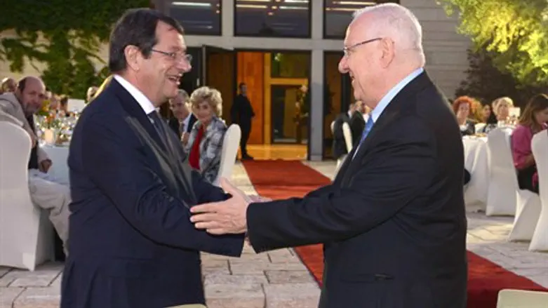 בית הנשיא, הערב