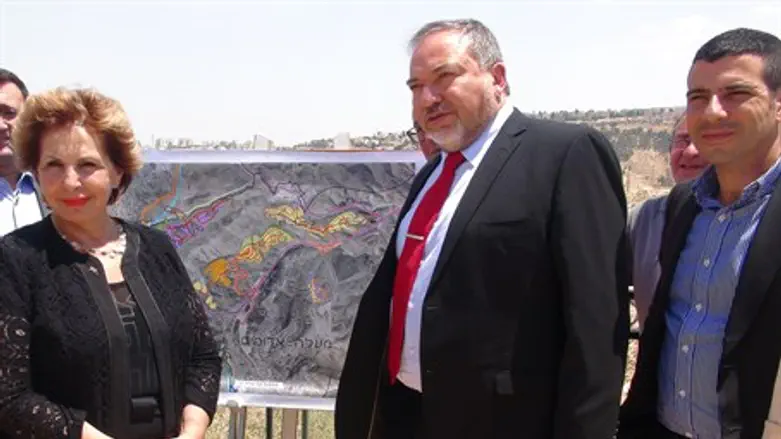 Yisrael Beytenu in E1