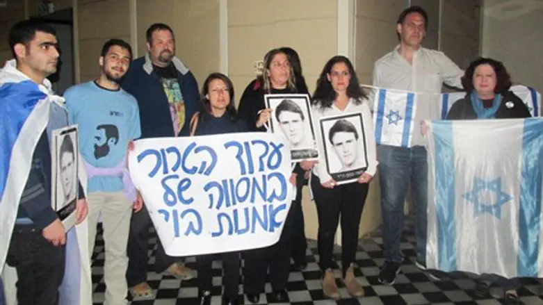 עניין של אנושיות, לא של עמדה פוליטית. מחאת משפחת תמם