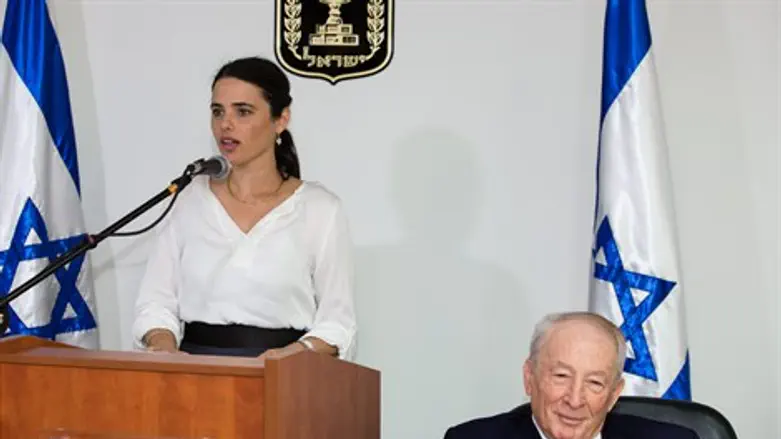 שקד ווינשטיין