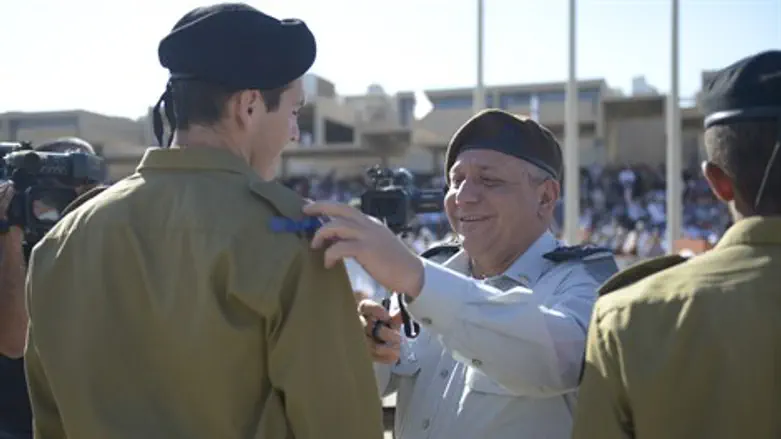 גדי אייזנקוט בסיום קורס קצינים