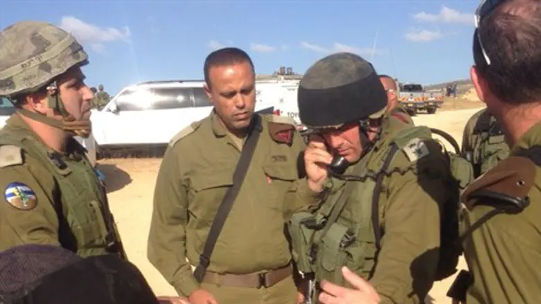 קצינים בזירת הפיגוע