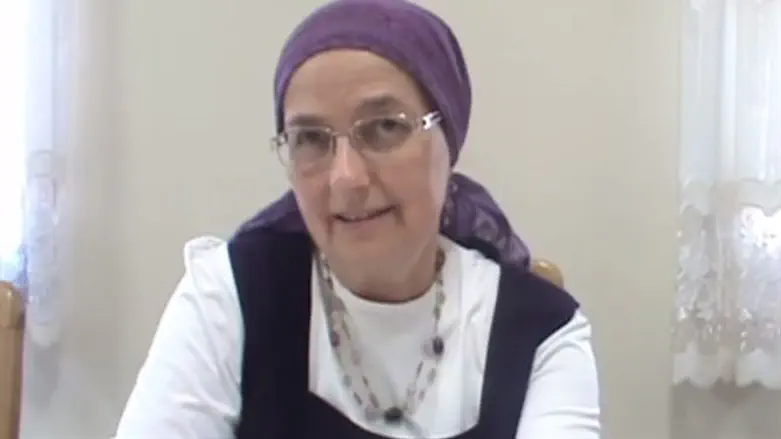 הרבנית לבנון. פורצת דרך.