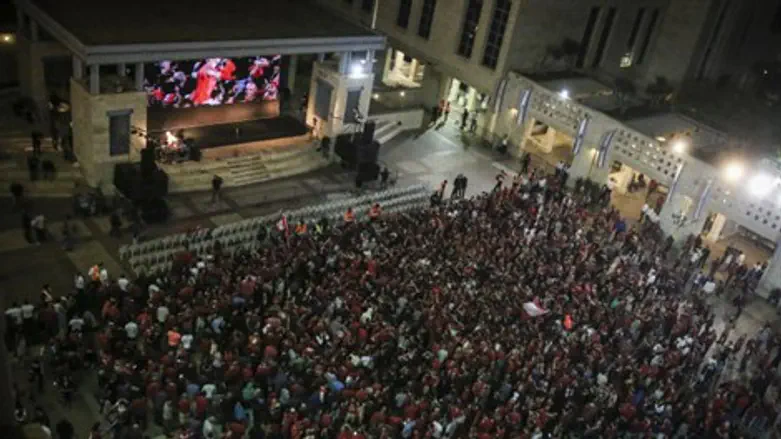 לילה לבן בירושלים, החגיגות בספרא