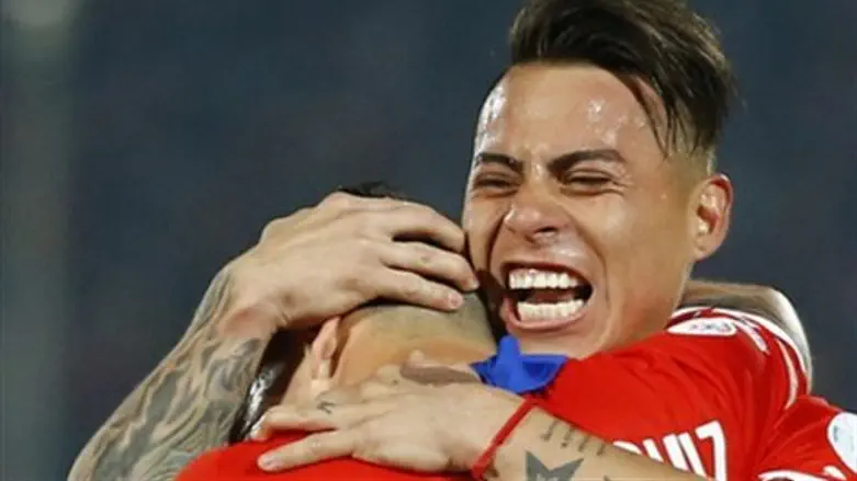 בצ'ילה חוגגים. שחקני הנבחרת הלילה