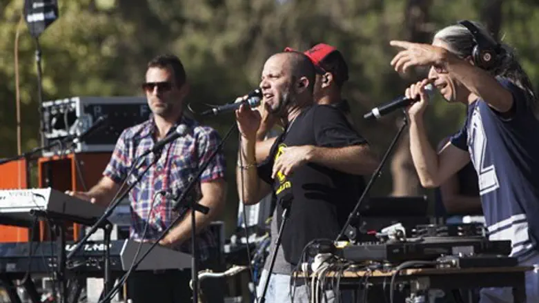 בהופעה. סטריט והחברים