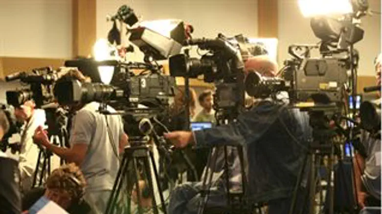 למצולמים ולמצלמים אין בהכרח קשר לאמור בכתבה