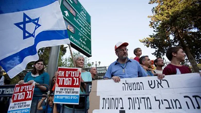Protest near the Prime Minister residence