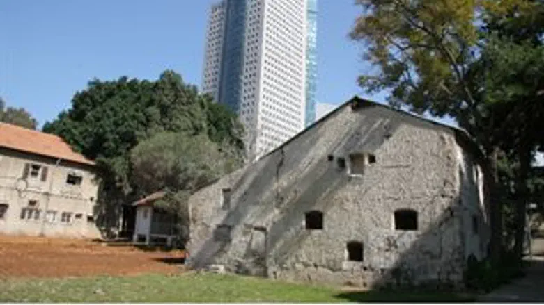 זירת פיצוץ המשטרה הבריטית בשרונה