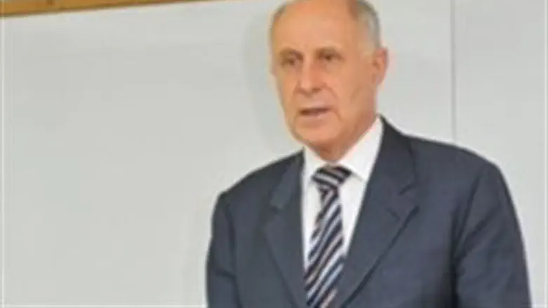 חוסך בירוקרטיה. איתן