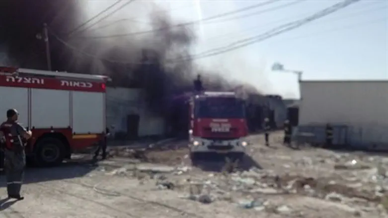 צוותי כיבוי במקום