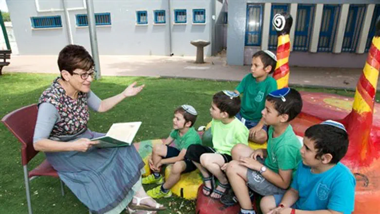 "אני נותנת לילדים ומאוד נתרמת". מתנדבת של"מ בגן ילדים