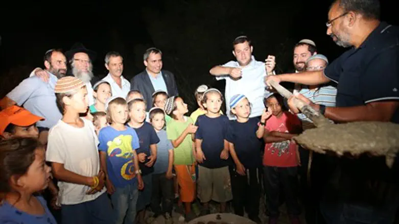 אבן פינה לציון עשור לגירוש