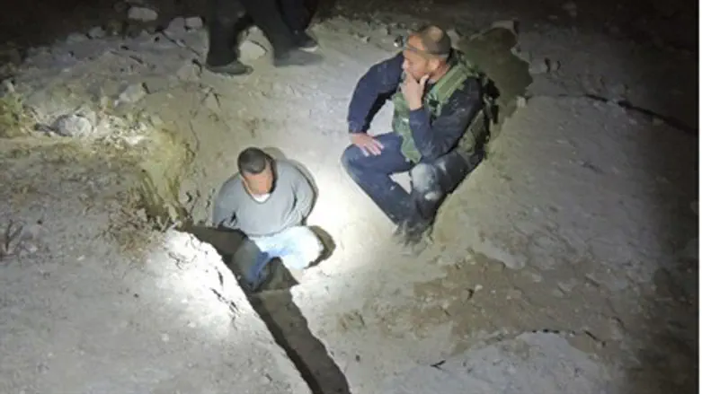 Suspect caught at cabve site