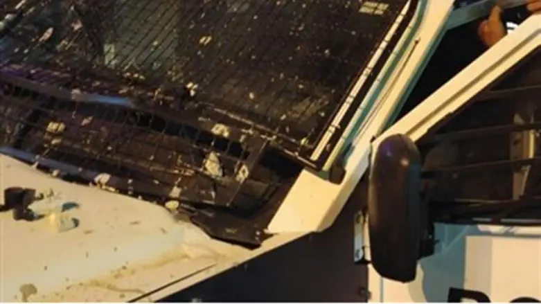 Police car attacked in Abu Dis