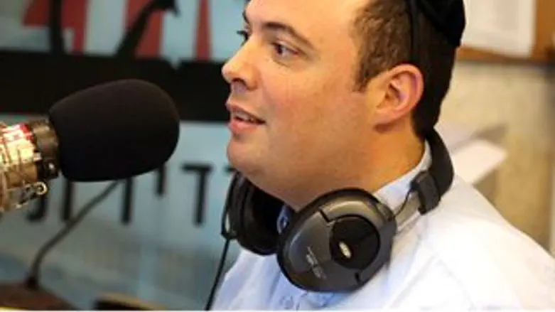 בלי טוקר, קובי סלע באולפן רדיו ת"א