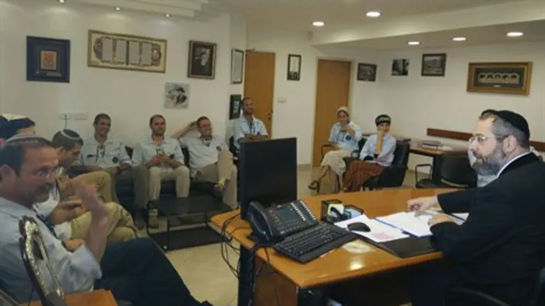 פגישת הנהלת בני עקיבא והרב הראשי