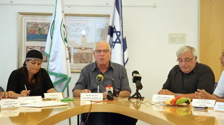 השר אריאל במסיבת העיתונאים