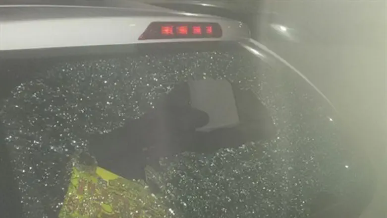 השמשה האחורית מנופצת