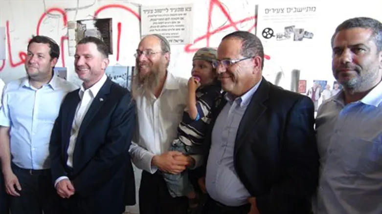 Officials visit Sa-Nur