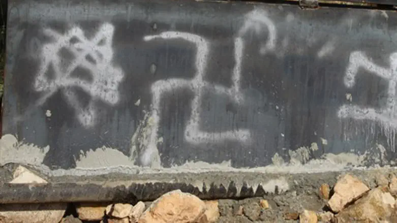 צלבי קרס אנטישמיות