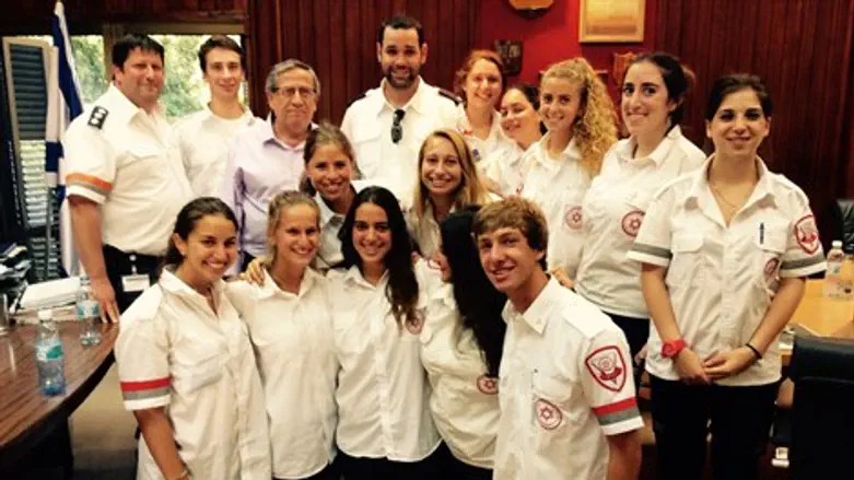 בני הנוער עם ראש העיר זינגר