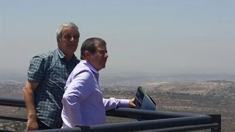 צופים על בנימין