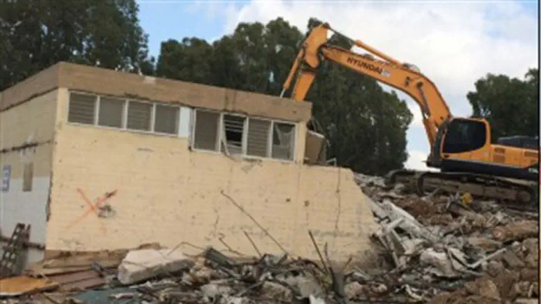 פינוי המבנים