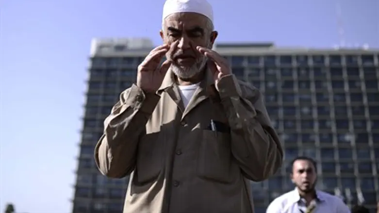 Sheikh Raed Salah prays in Tel Aviv's Rabin Square
