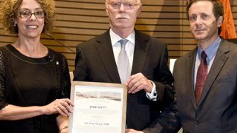 הרצוג, שטרוק ופרופ' כרמי