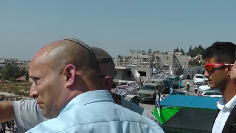 בנט בבתי דרינוף