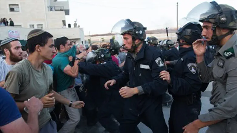 Clashes in Beit El over Drynoff compound