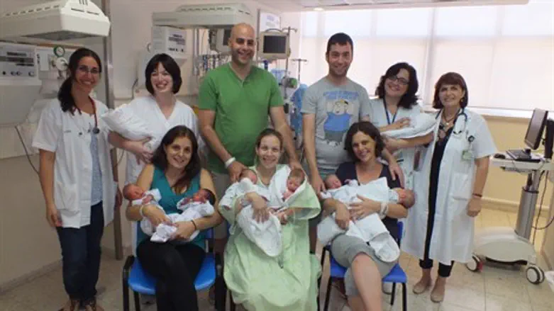 תאומים ומאושרים