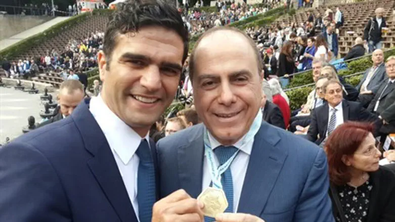 השר שלום בטקס הפתיחה עם נשיא מכבי אירופה