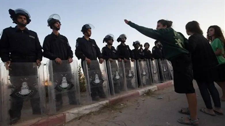 כוחות גדולים בבית אל