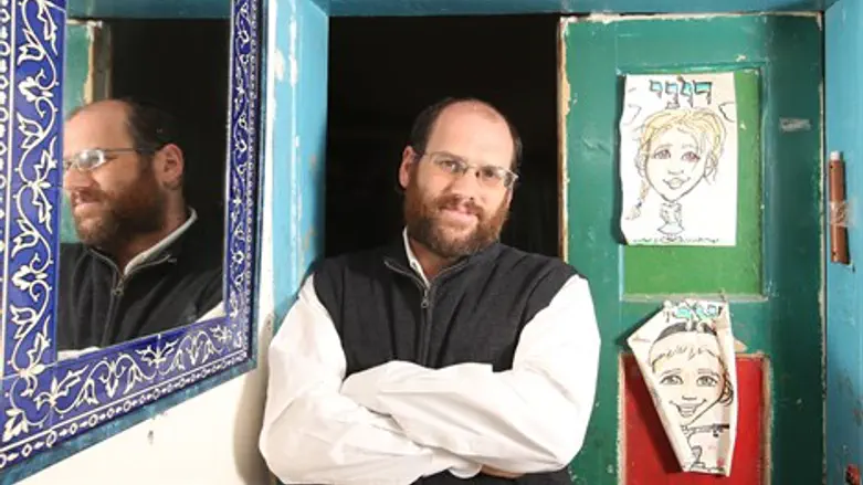 "יש לי רצון סמוי לא לרצות אף אחד, לשבור את המוסכמות שאני בעצמי בניתי". אהרן רזאל