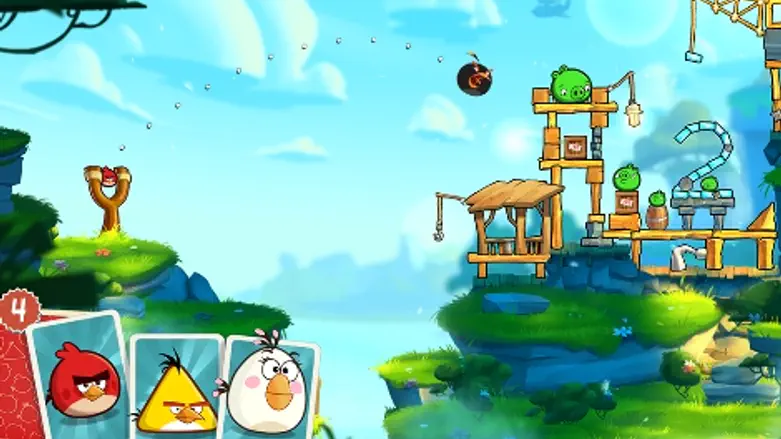 חוזרות להציק לחזירים. Angru Birds 2