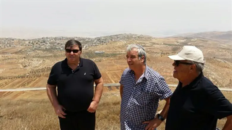 ח"כ עטר (משמאל) במטה בנימין