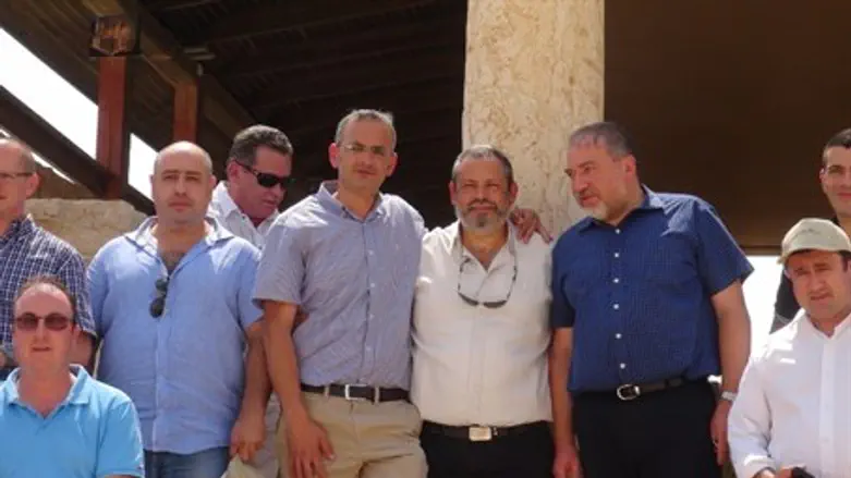 Либерман, Дамри и Алон в Сусиии