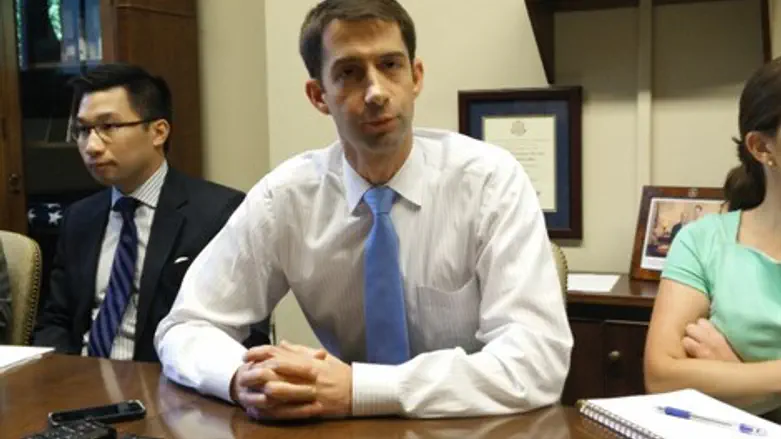 דורש להחריף את הטון מול איראן. הסנאטור קוטון