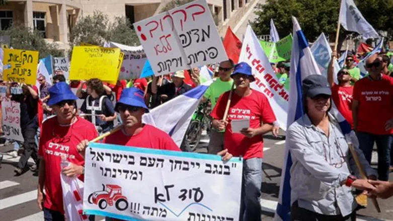 גם באיחוד האירופי מסבסדים את החקלאות. חקלאים מפגינים בתל אביב לפני כמה חודשים