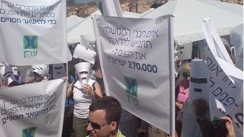 מתנדבי ער"ן מול משרד רה"מ הבוקר