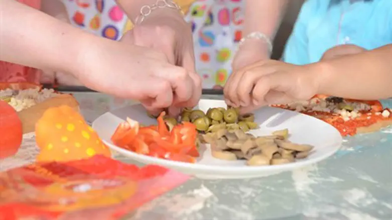 הכנת פיצות אישיות