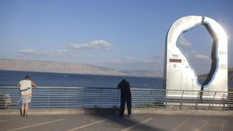 סכנות בחופי הכנרת. אילוסטרציה