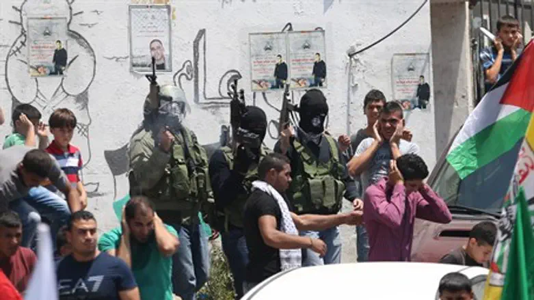 Hamas terrorists at Gaza funeral (file)