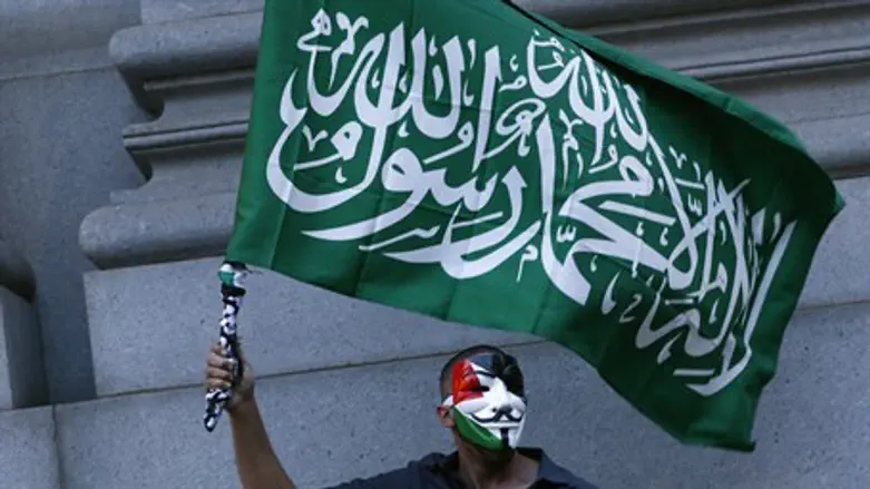 Man waves Hamas flag at anti-Israel demo in New York 